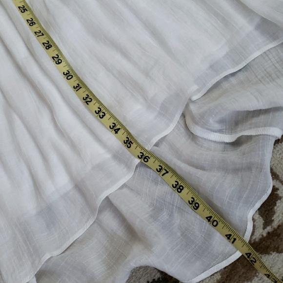 BCX DRESS Junior White Lace Keyhole Sleeveless Halter Knee Length Hi-Lo Dress, 9 - Picture 13 of 16